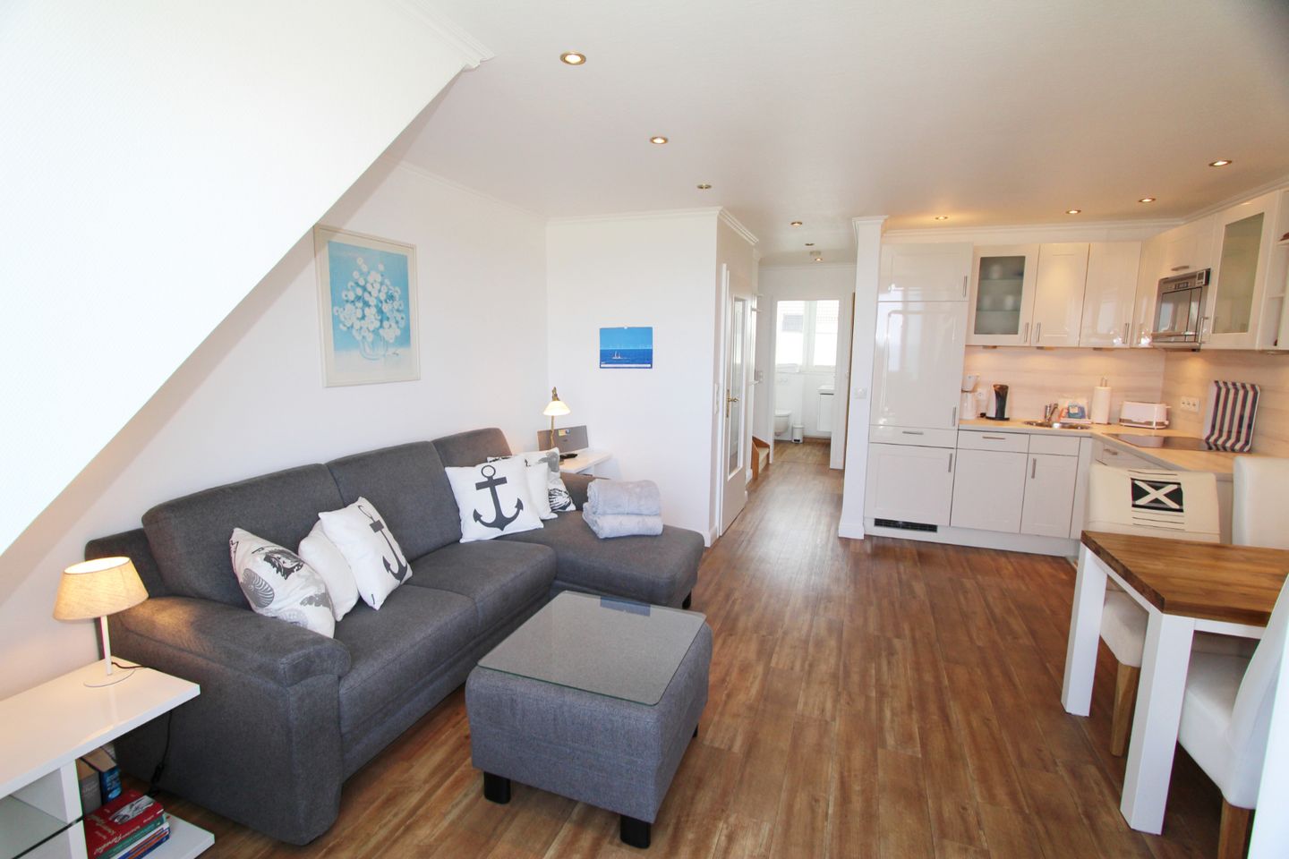 Trutz blanker Hans  - Dünenstr. 19, App. 8 Wenningstedt - Wohnzimmer