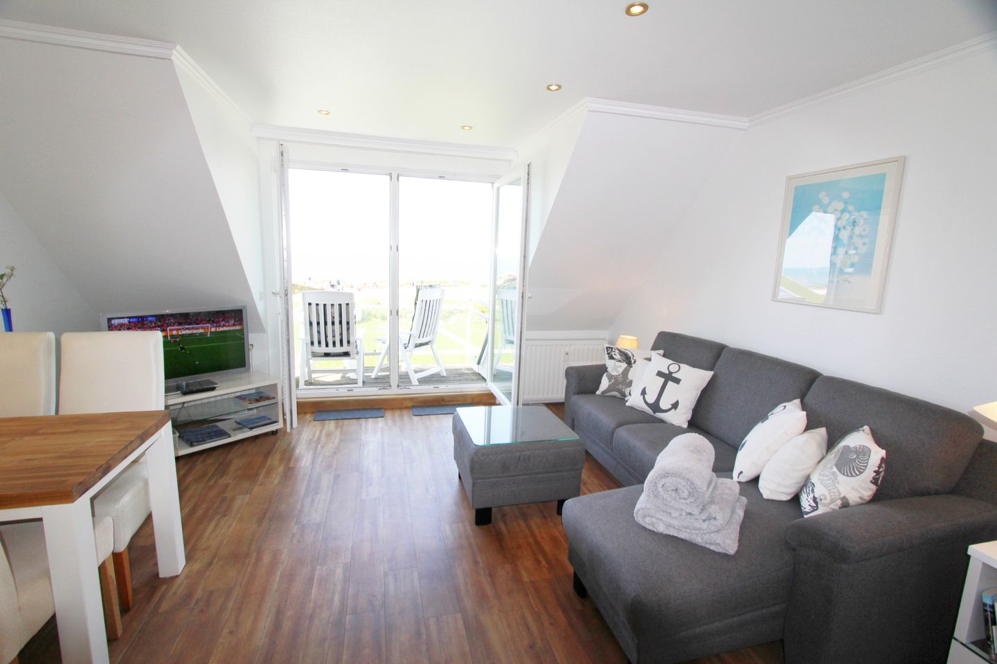 Trutz blanker Hans  - Dünenstr. 19, App. 8 Wenningstedt - Wohnzimmer