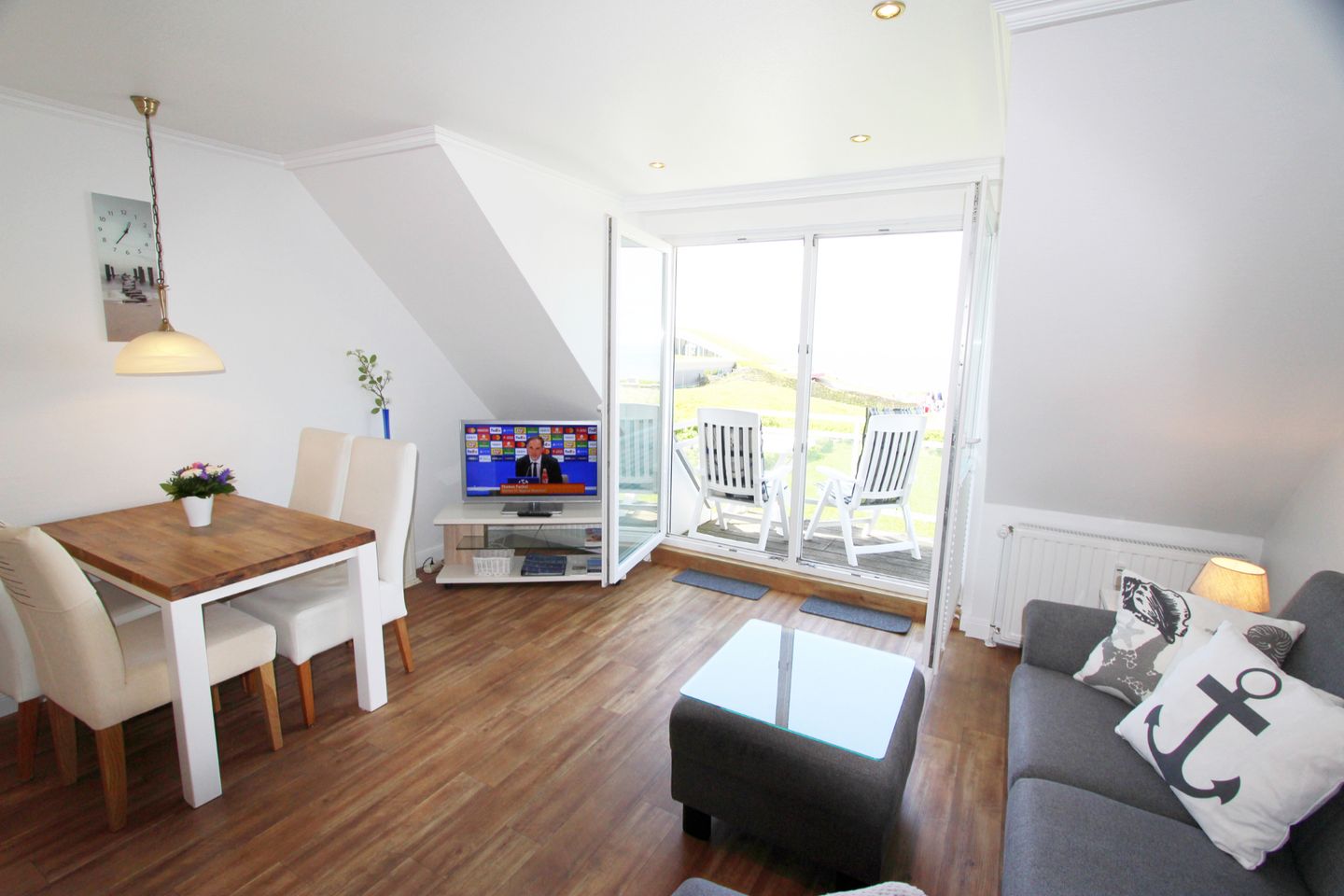 Trutz blanker Hans  - Dünenstr. 19, App. 8 Wenningstedt - Wohnzimmer