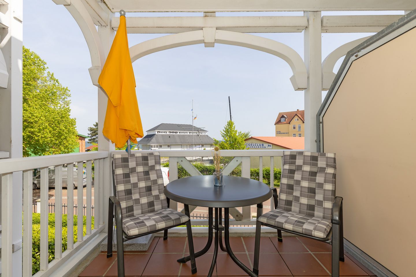 Apartment-Residenz Ostseestrand Apartment-Residenz Ostseestrand 26 Kühlungsborn - Balkon mit Gartenmöbeln