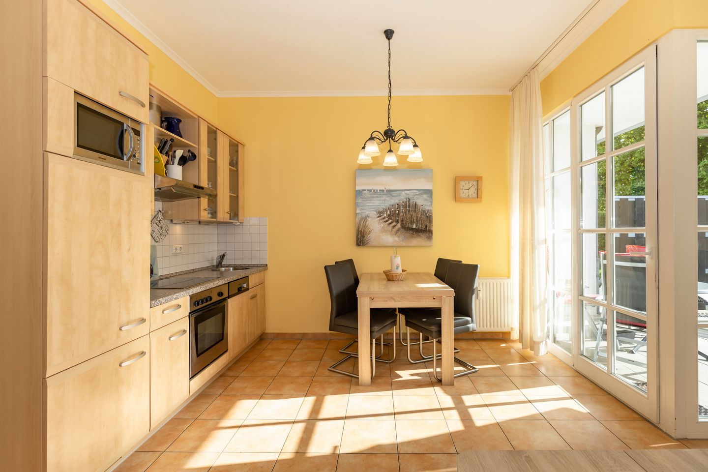 Apartmenthaus Atlantik Apartmenthaus Atlantik 006 Kühlungsborn - Wohn-Essbereich mit Küchenzeile und Esstisch