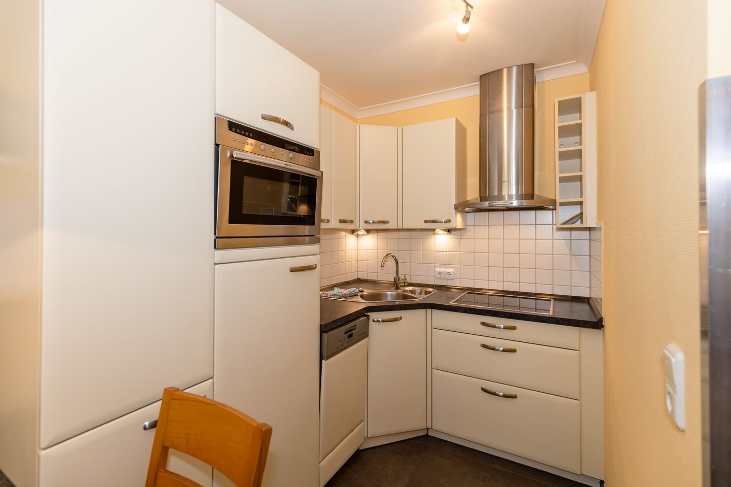 Apartment-Residenz Ostseestrand Apartment-Residenz Ostseestrand 17 Kühlungsborn - Küchenzeile mit Backofen