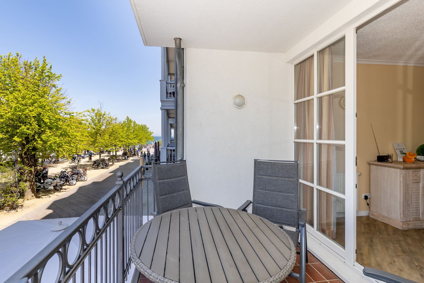 Apartmenthaus Atlantik Apartmenthaus Atlantik 102 Kühlungsborn - Überdachter Balkon mit Sitzgelegenheit