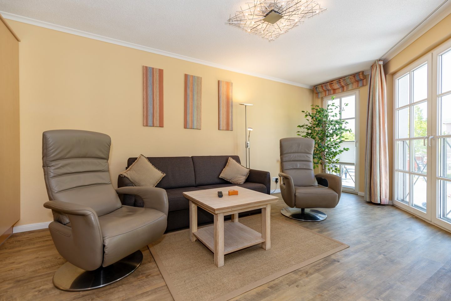 Apartmenthaus Atlantik Apartmenthaus Atlantik 102 Kühlungsborn - Wohn-Essbereich mit Couch