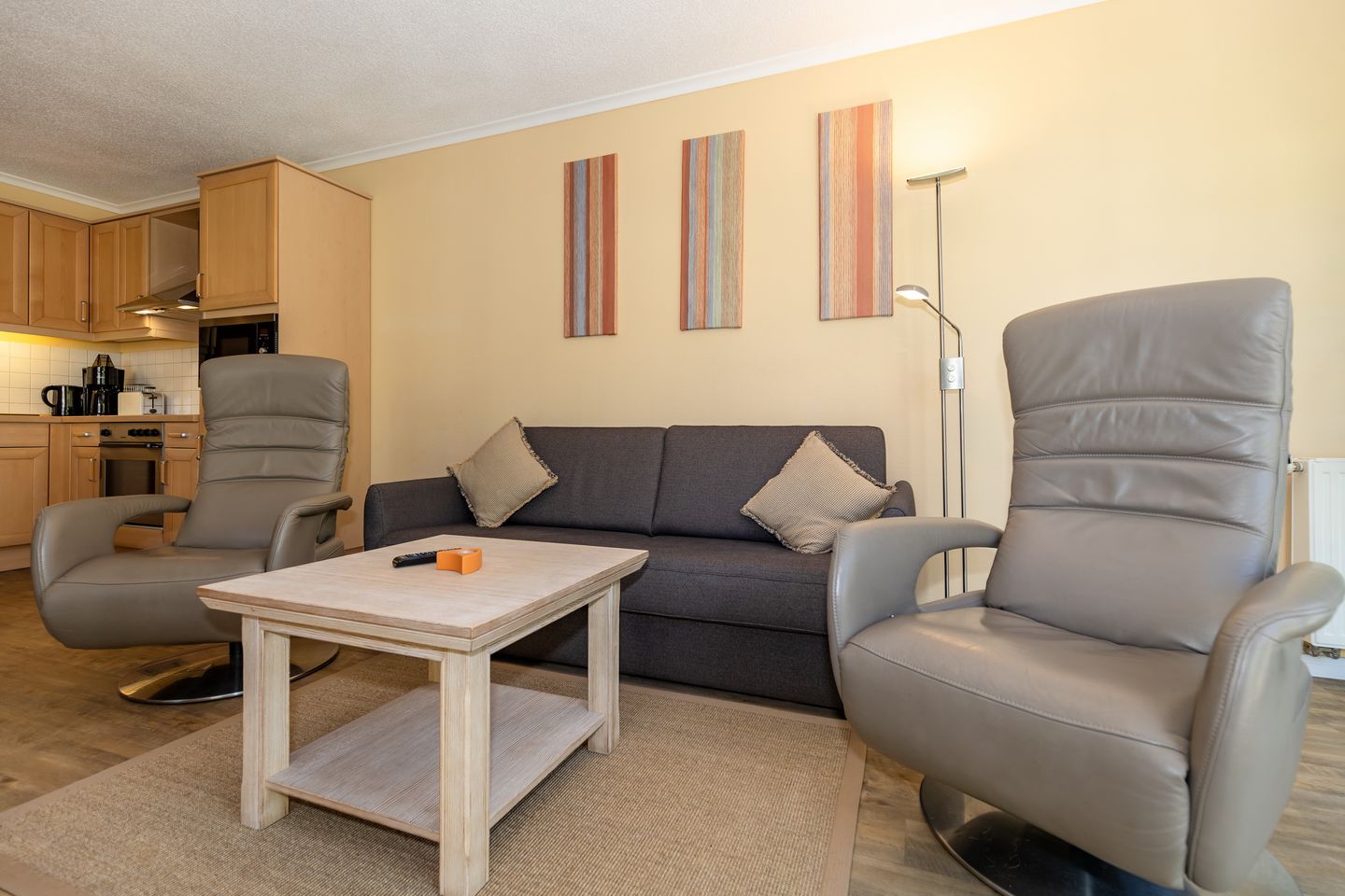 Apartmenthaus Atlantik Apartmenthaus Atlantik 102 Kühlungsborn - Wohn-Essbereich mit Couch