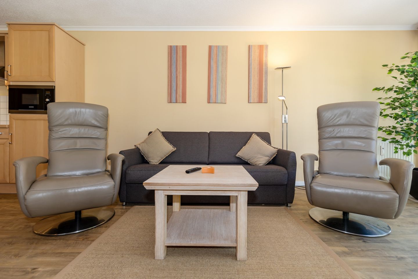 Apartmenthaus Atlantik Apartmenthaus Atlantik 102 Kühlungsborn - Wohn-Essbereich mit Couch