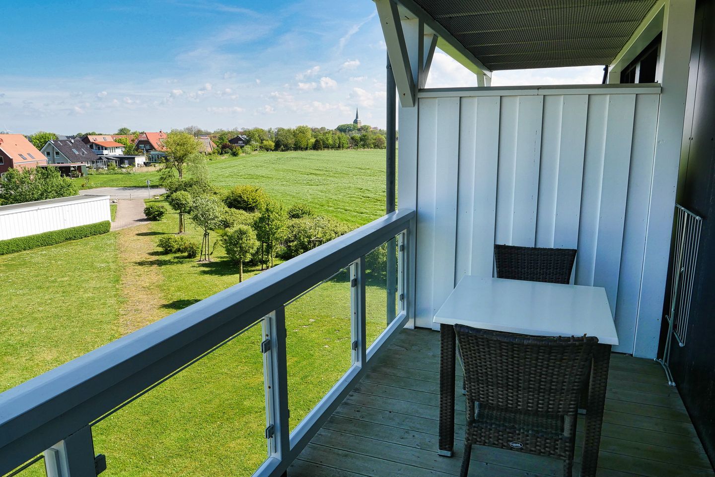 Resort Deichgraf Resort Deichgraf 31-12 Wremen - Überdachter Balkon mit Sitzgelegenheit