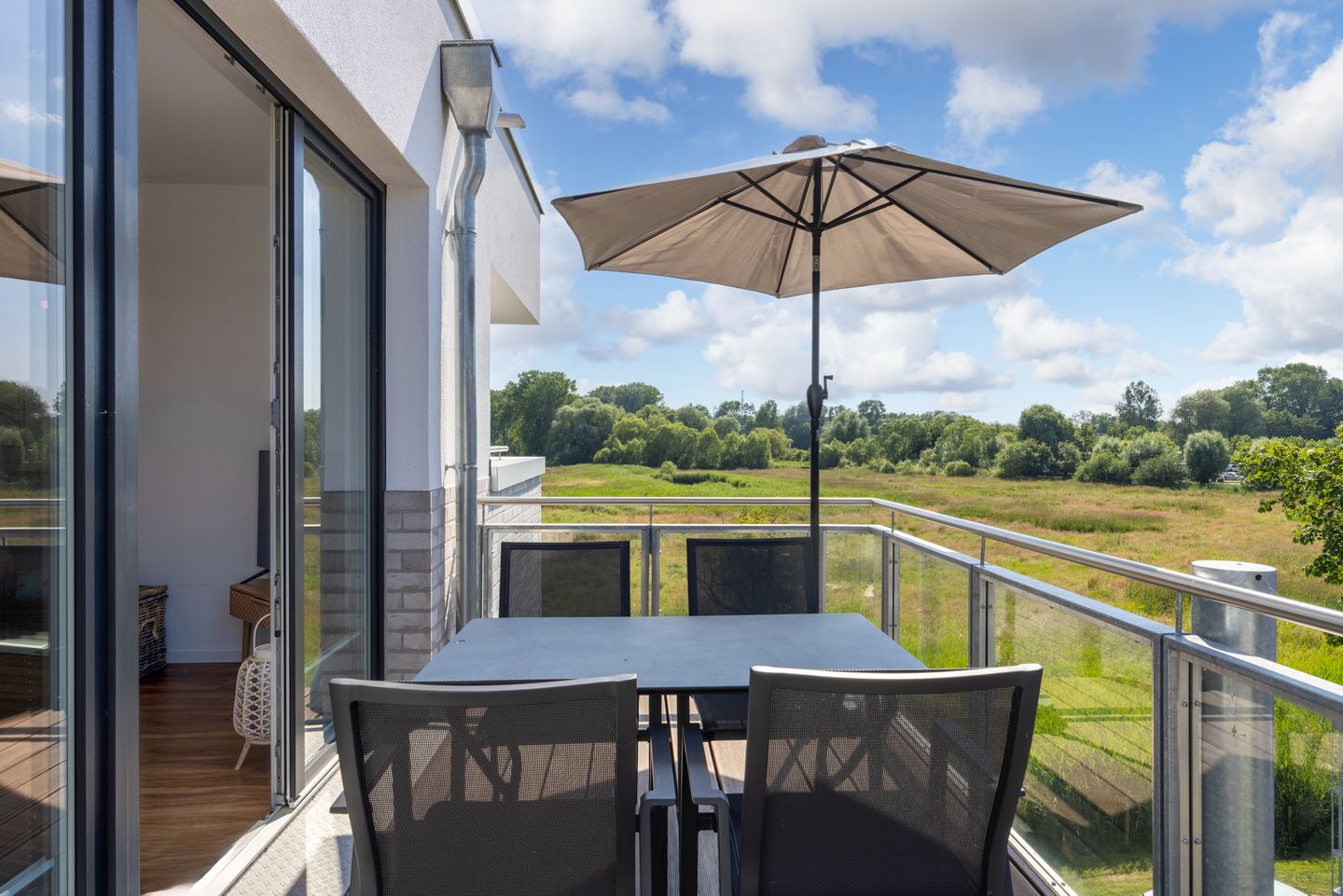 Weiße Villen Weiße Villen 1-09 Boltenhagen - Balkon mit Gartenmöbeln