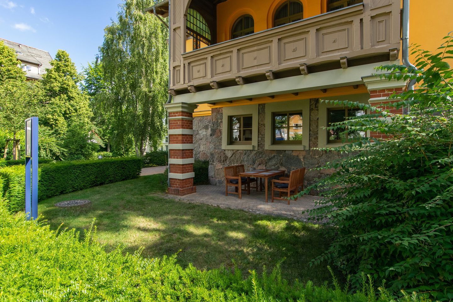 Strand-Park Strand-Park V01 Usedom - Terrasse mit Gartenmöbeln und Grünfläche