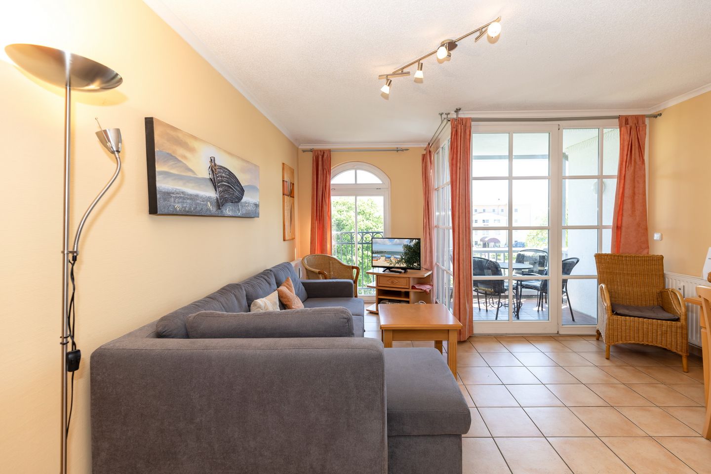 Apartmenthaus Atlantik Apartmenthaus Atlantik 318 Kühlungsborn - Wohn-Essbereich mit Couch