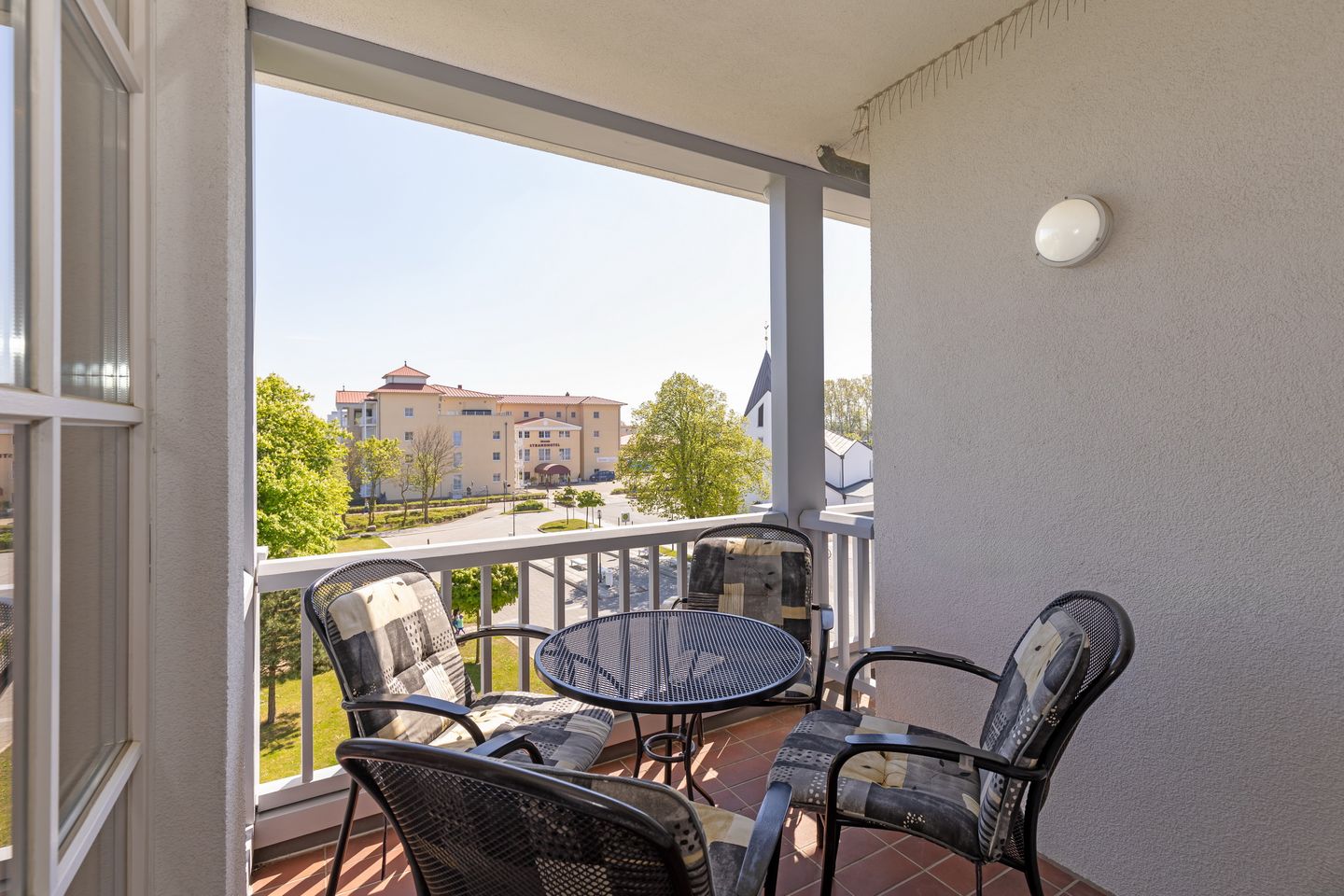 Apartmenthaus Atlantik Apartmenthaus Atlantik 318 Kühlungsborn - Überdachter Balkon mit Sitzgelegenheit