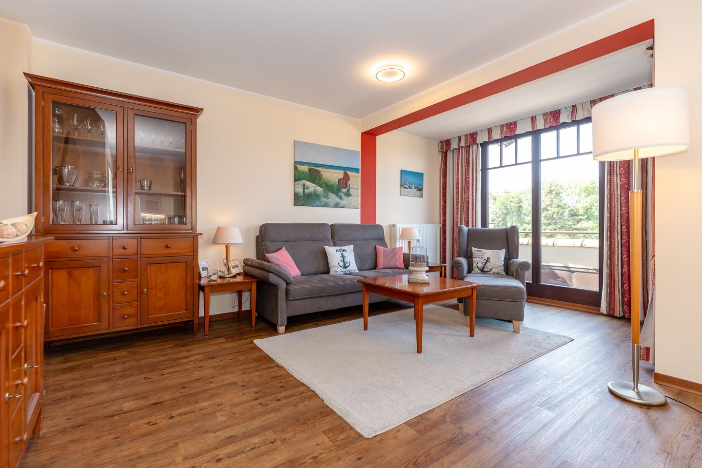 Urlaubsräume am Meer Urlaubsräume am Meer 4-12 Kühlungsborn - Wohn-Essbereich mit Couch