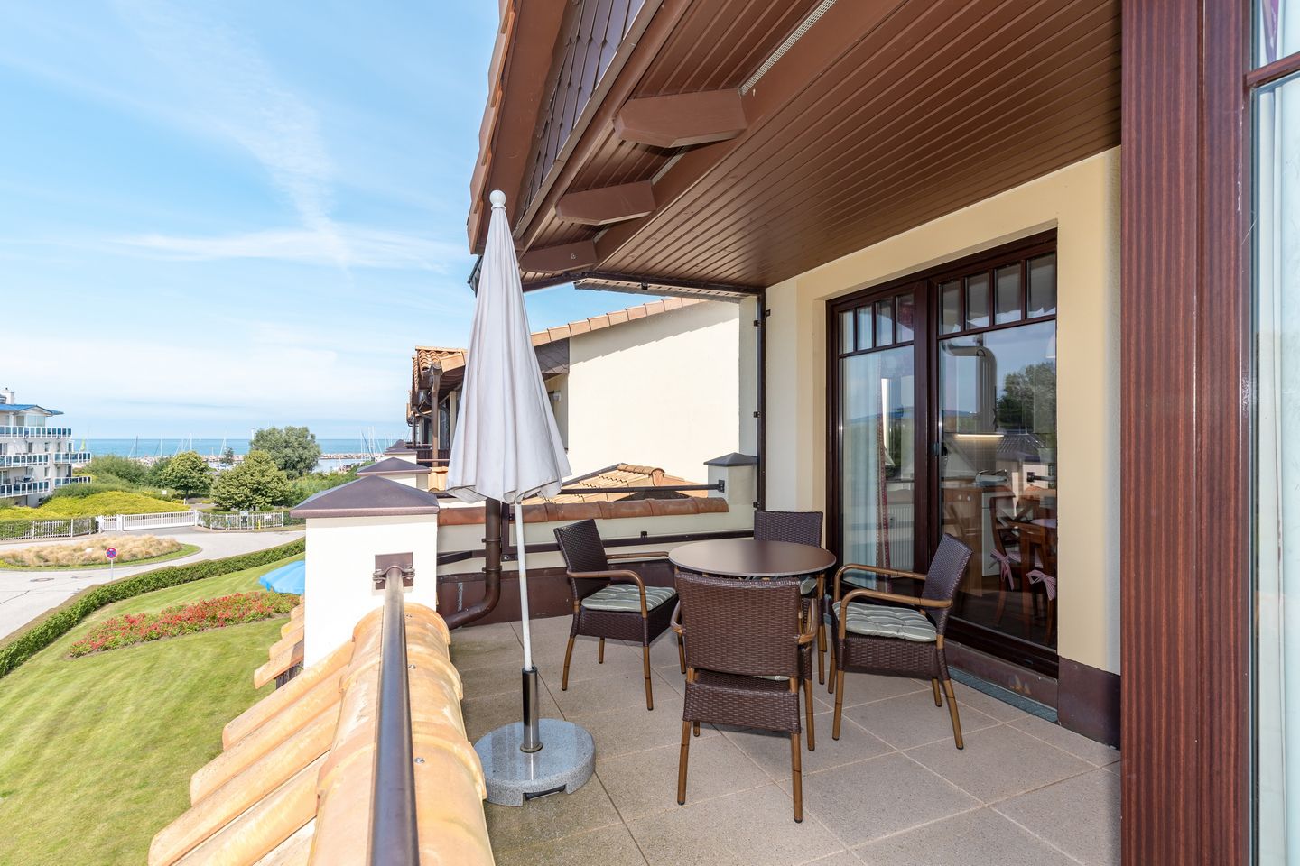 Urlaubsräume am Meer Urlaubsräume am Meer 4-12 Kühlungsborn - Überdachter Balkon mit Sitzgelegenheit