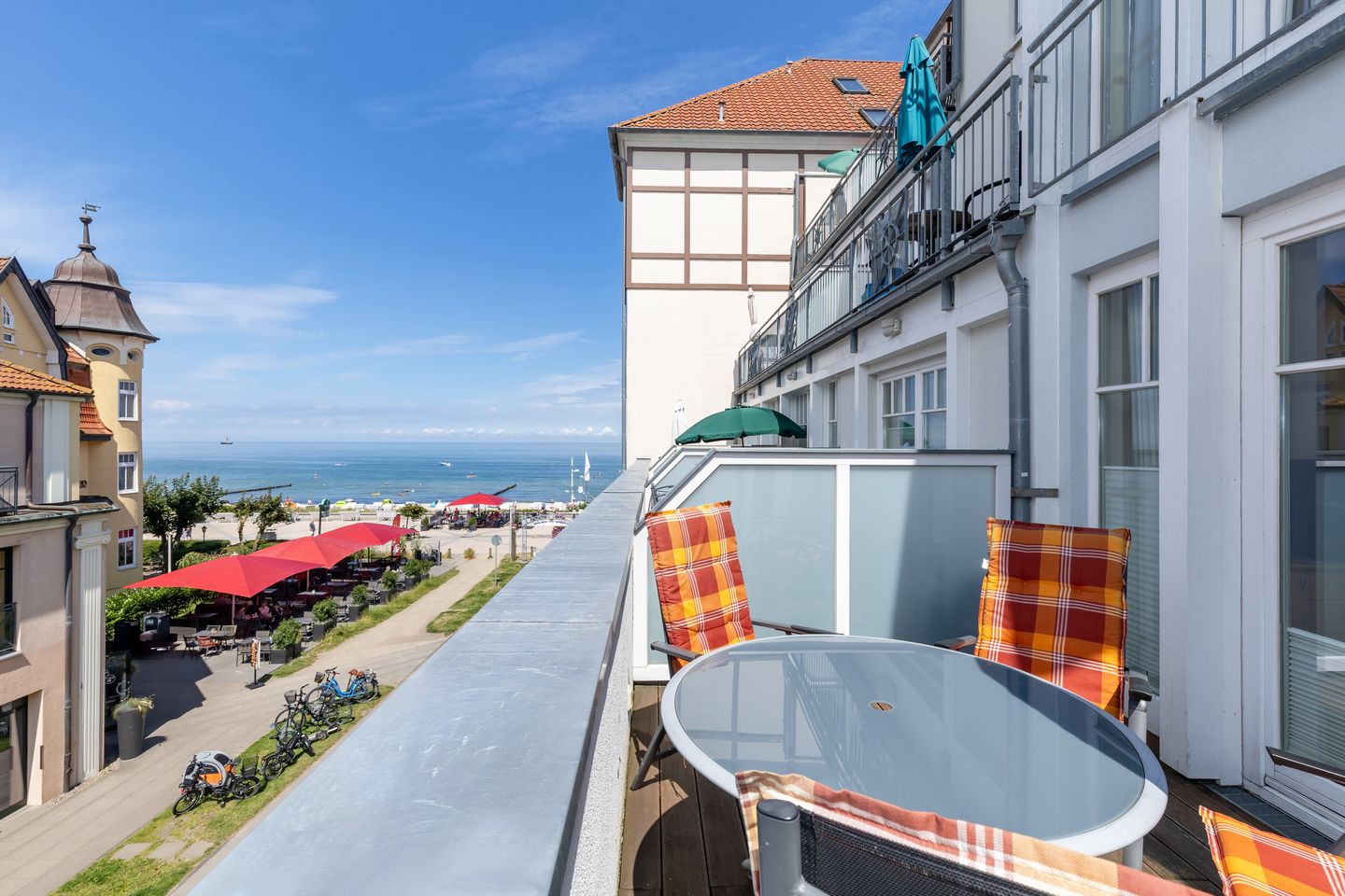 Meeresblick Meeresblick 219 Kühlungsborn - Balkon mit Gartenmöbeln