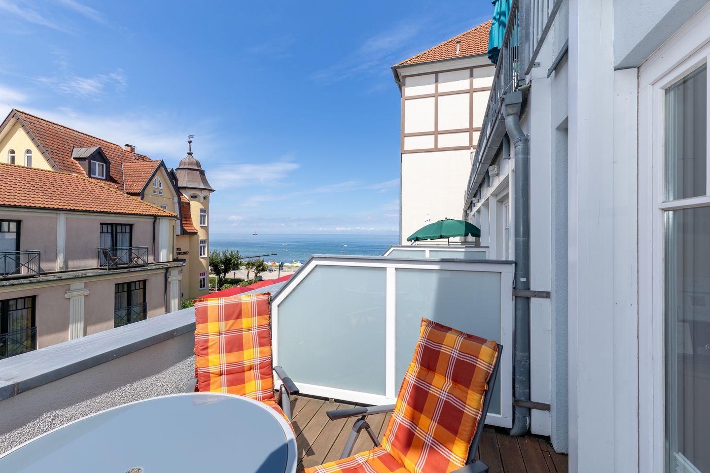 Meeresblick Meeresblick 219 Kühlungsborn - Balkon mit Gartenmöbeln