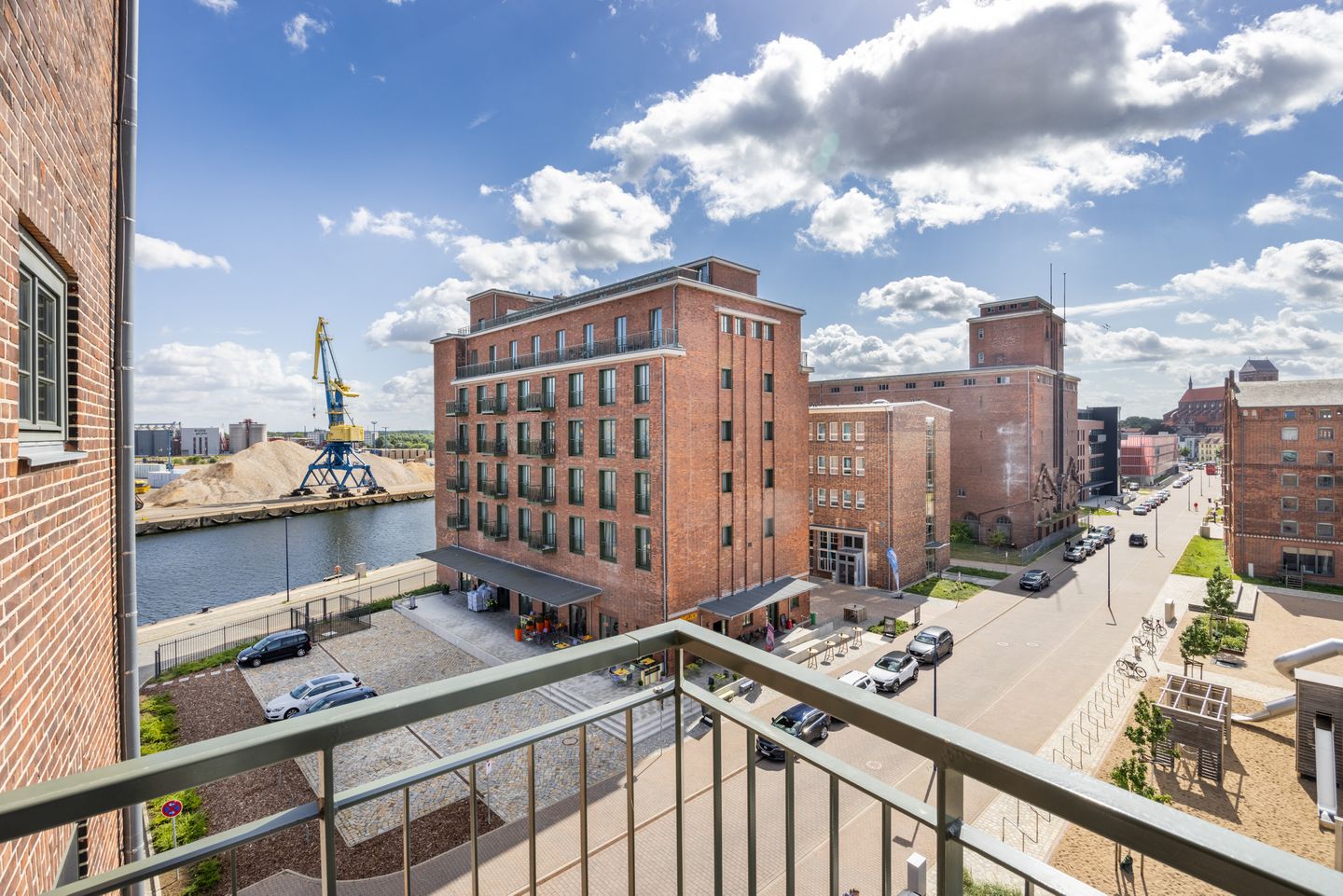 Ohlerich Speicher Ohlerich Speicher 4-22 Wismar - Balkon mit Gartenmöbeln