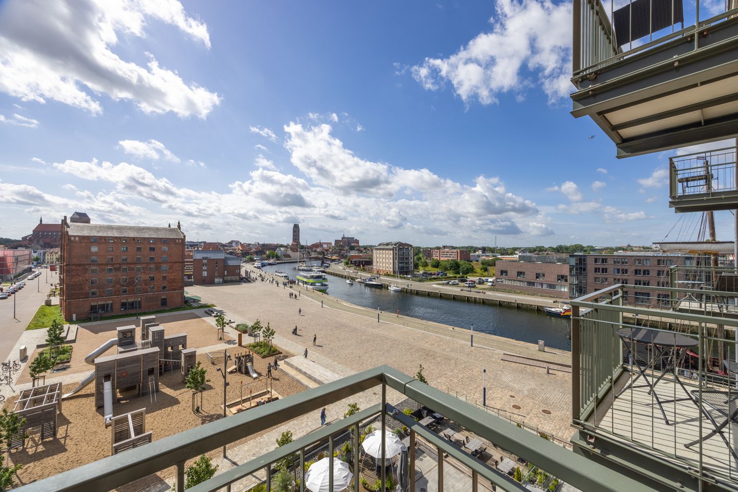 Ohlerich Speicher Ohlerich Speicher 4-22 Wismar - Balkon mit Gartenmöbeln