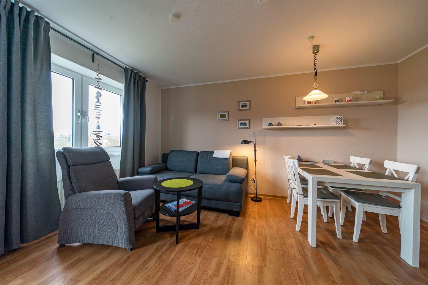 Hus Jadekieker Hus Jadekieker 08 Schillig - Wohn-Essbereich mit Couch