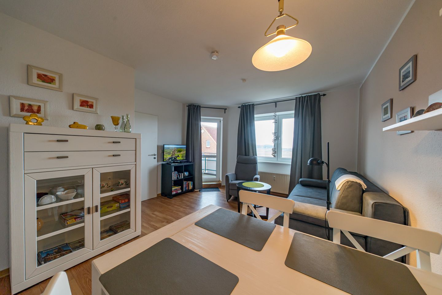 Hus Jadekieker Hus Jadekieker 08 Schillig - Wohn-Essbereich mit Esstisch