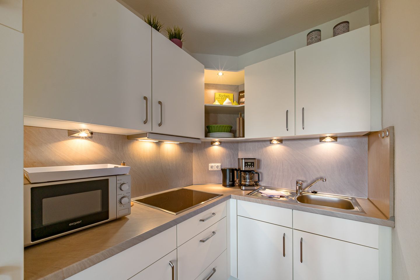 Hus Jadekieker Hus Jadekieker 08 Schillig - Küchenzeile mit Mikrowelle