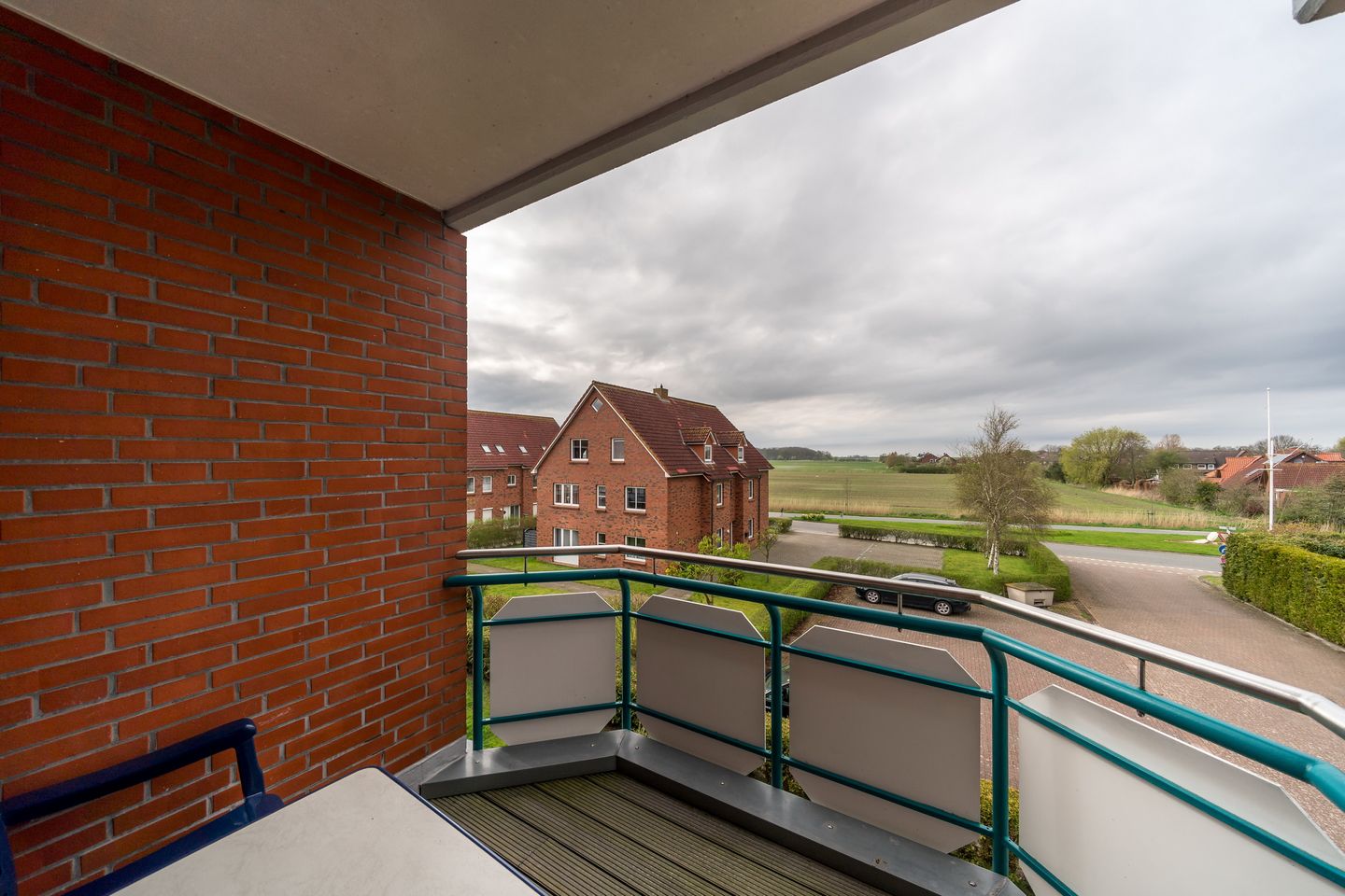 Hus Jadekieker Hus Jadekieker 08 Schillig - Überdachter Balkon mit Sitzgelegenheit