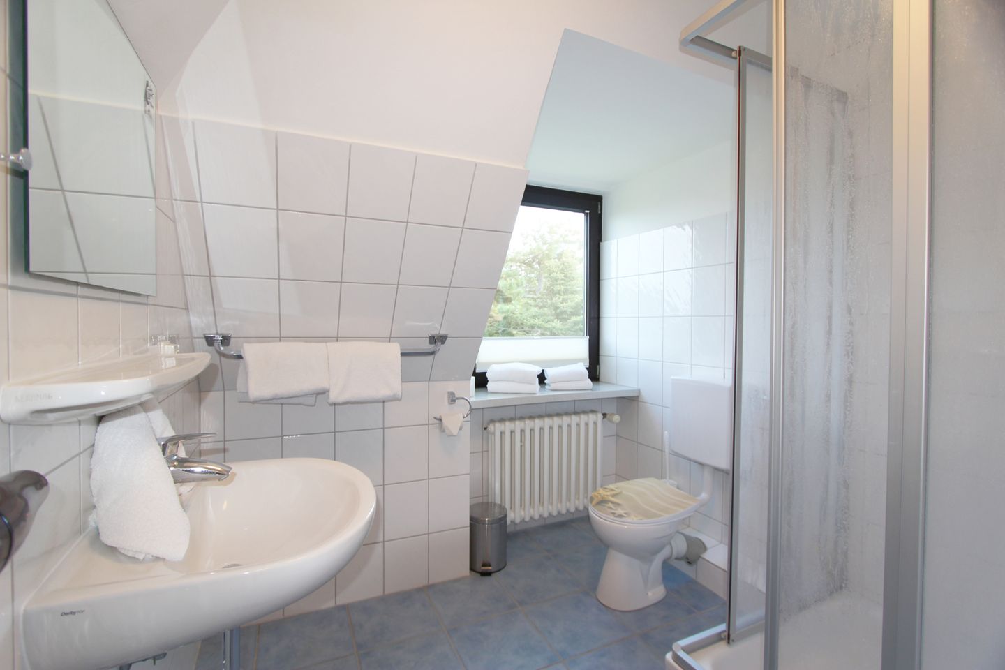 Im Grund 9 - App. 3 Wenningstedt - Badezimmer