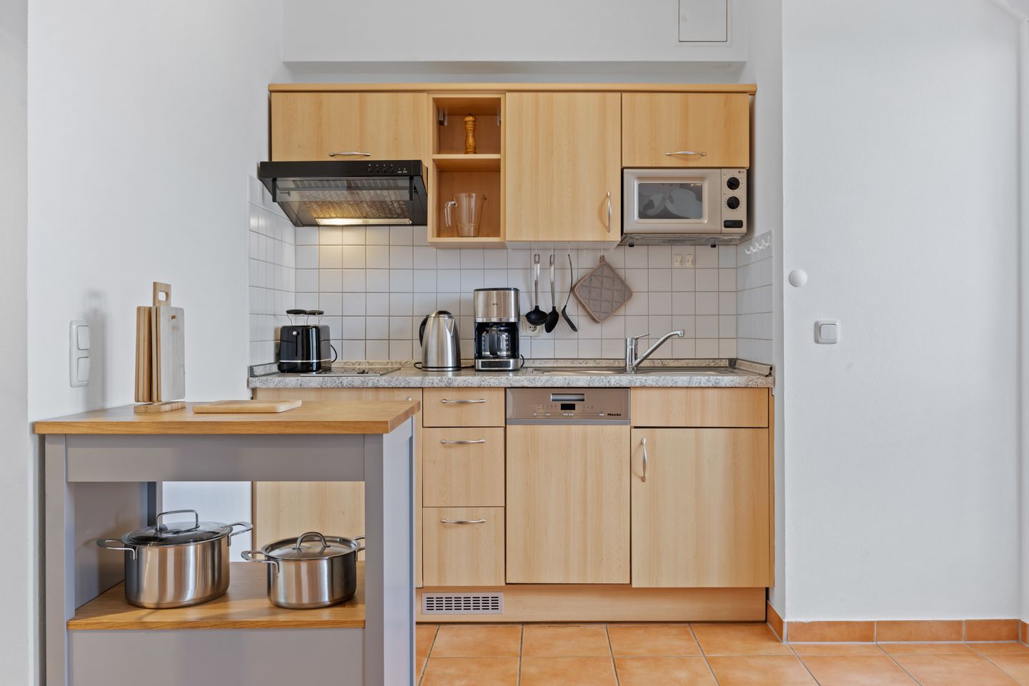 Meeresblick Meeresblick 501 Kühlungsborn - Küchenzeile mit Mikrowelle