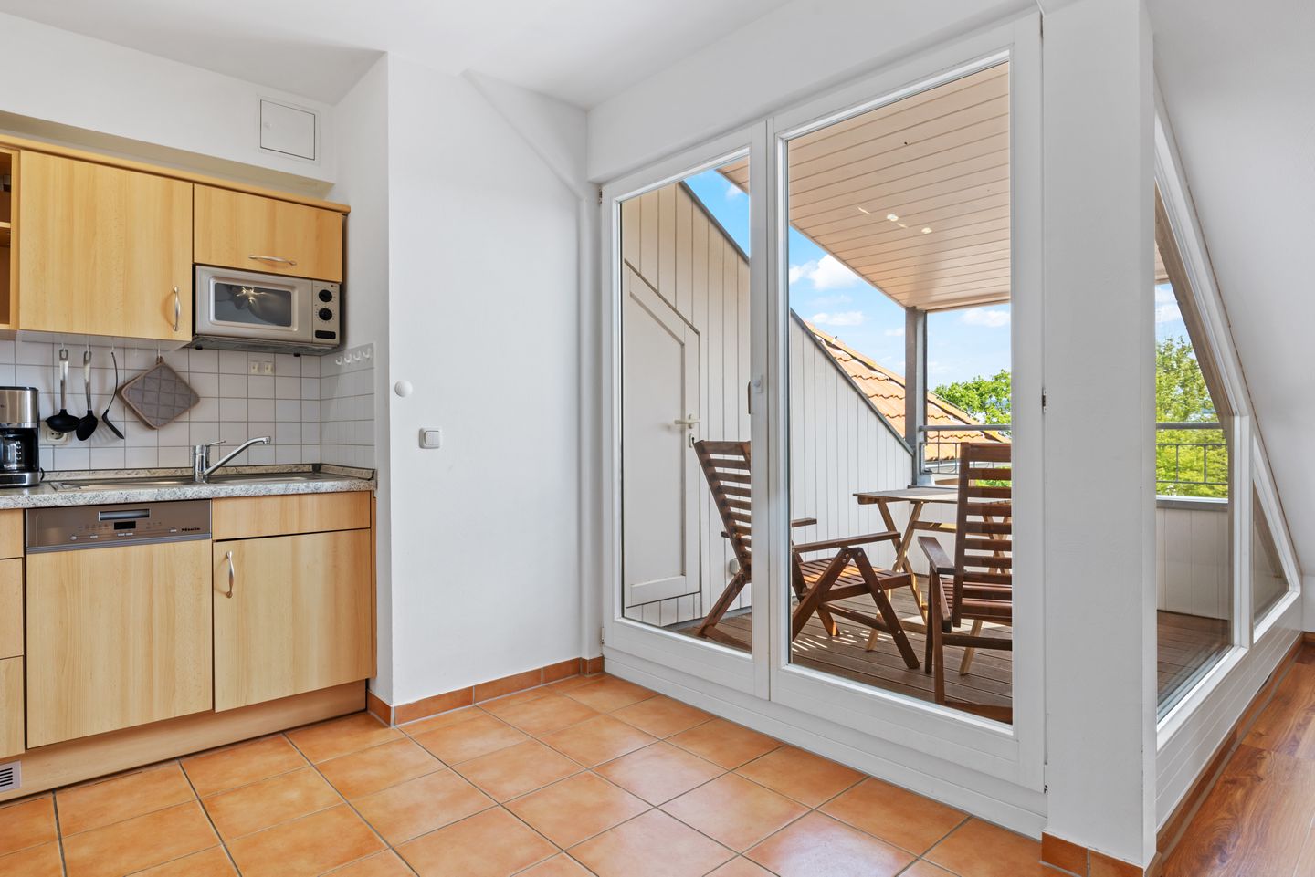 Meeresblick Meeresblick 501 Kühlungsborn - Wohn-Essbereich mit Zugang zum Balkon