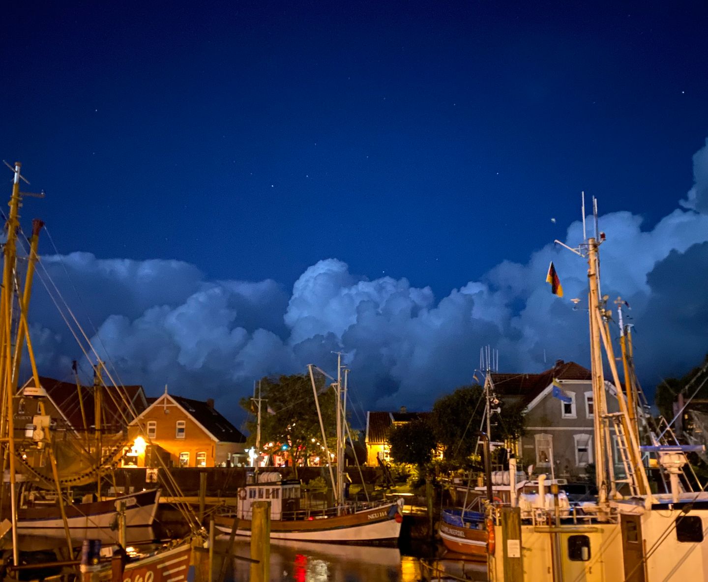  Fischerhaus am Hafen DG Neuharlingersiel - 