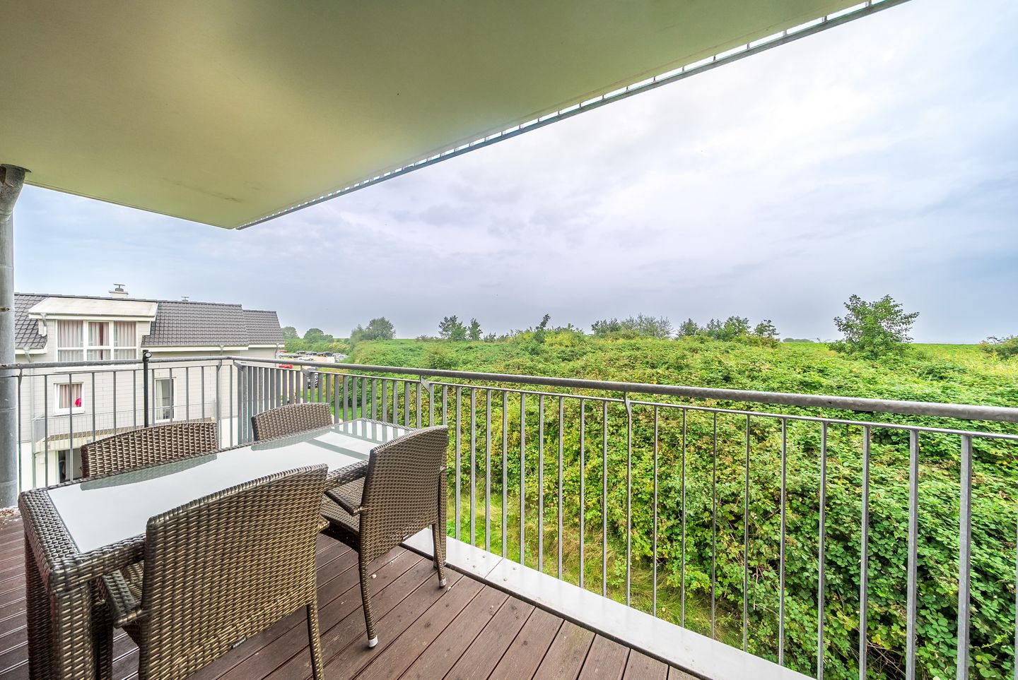NordseeResort Friesland NordseeResort Friesland 51-2-N Schillig - Überdachter Balkon mit Sitzgelegenheit