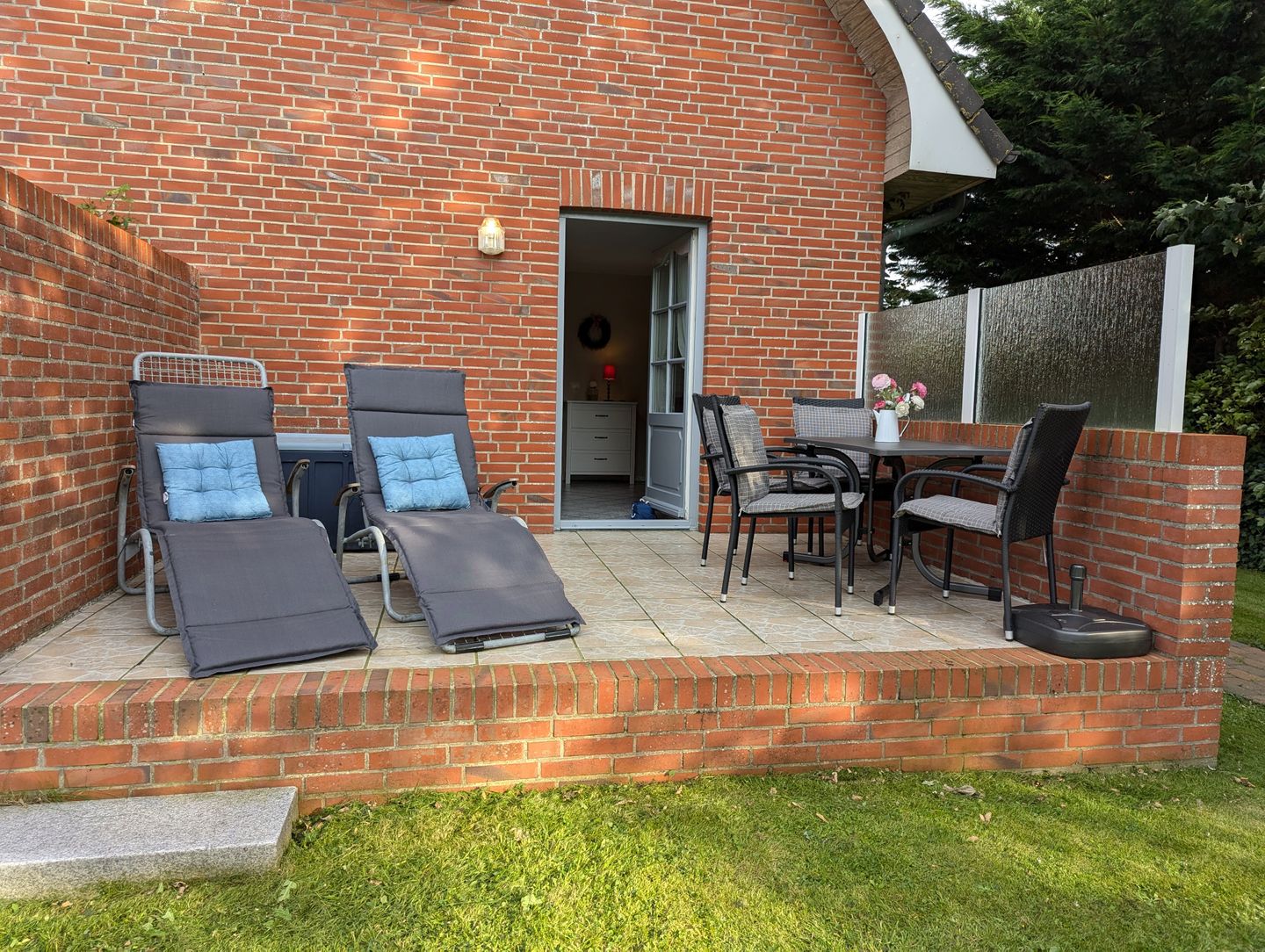 Haus Friesenglück Whg. Seepferdchen Alkersum - Terrasse