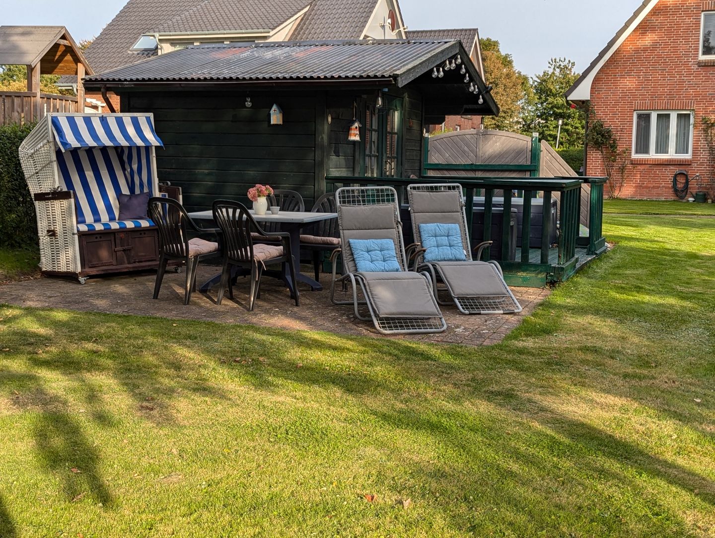 Haus Friesenglück Whg. Leuchtturm Alkersum - Gartenblick