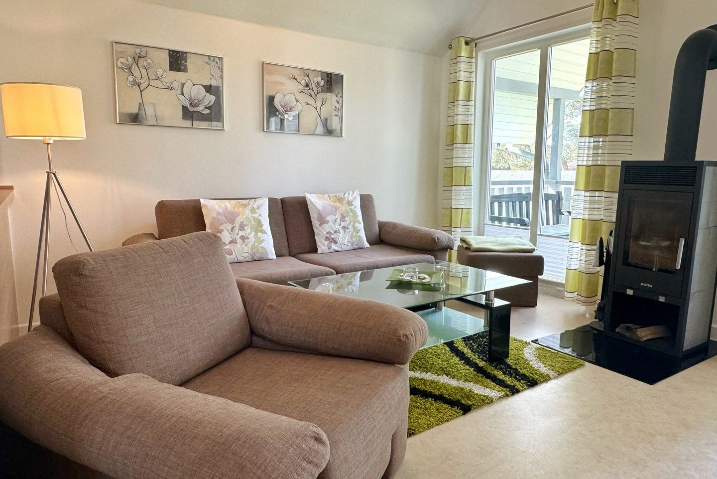 Ostseepark Rügen Ostseepark Rügen 17 Rügen - Wohn-Essbereich mit Couch