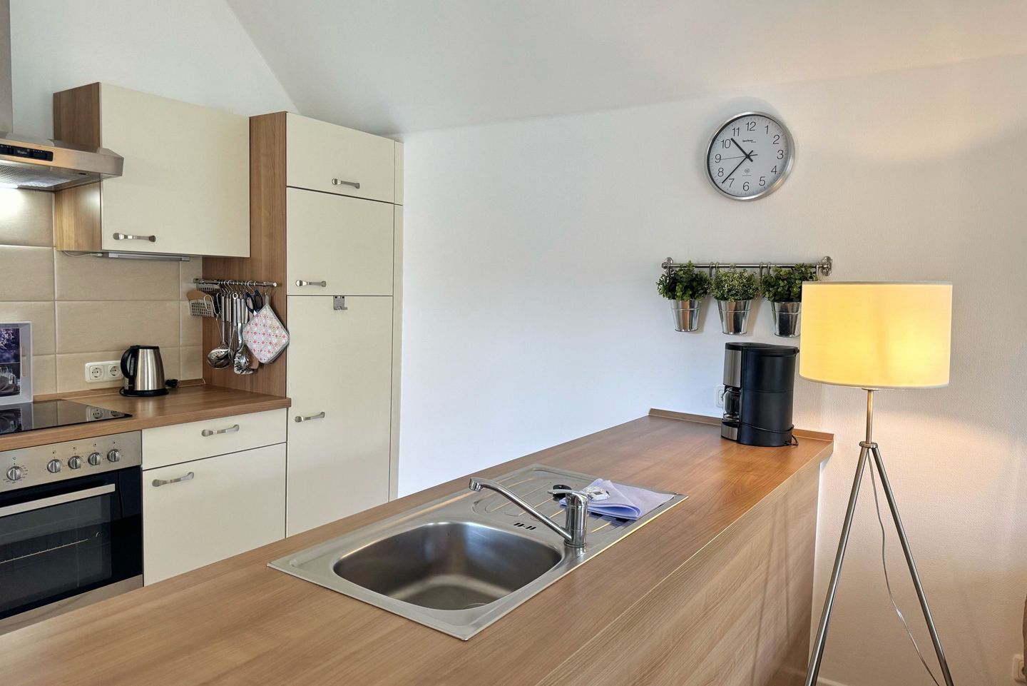 Ostseepark Rügen Ostseepark Rügen 17 Rügen - Wohn-Essbereich mit Küchenzeile