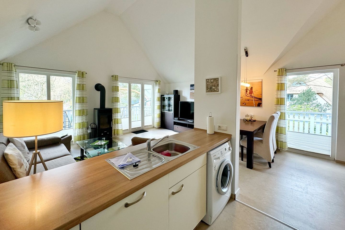 Ostseepark Rügen Ostseepark Rügen 17 Rügen - Wohn-Essbereich mit Küchenzeile