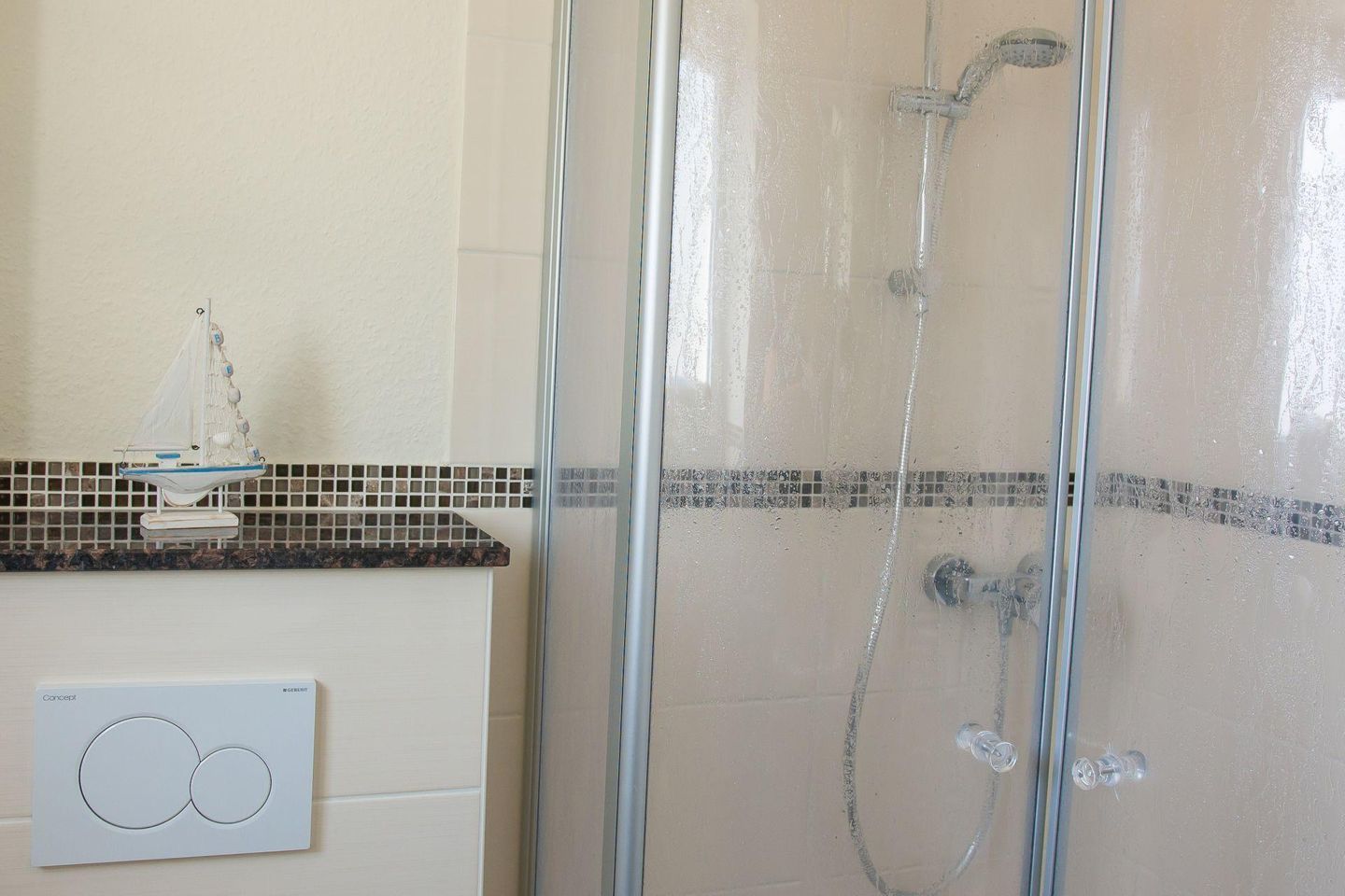 Haus Strandburg Kampland 5 "Dünengras" EG Dahme - Badezimmer