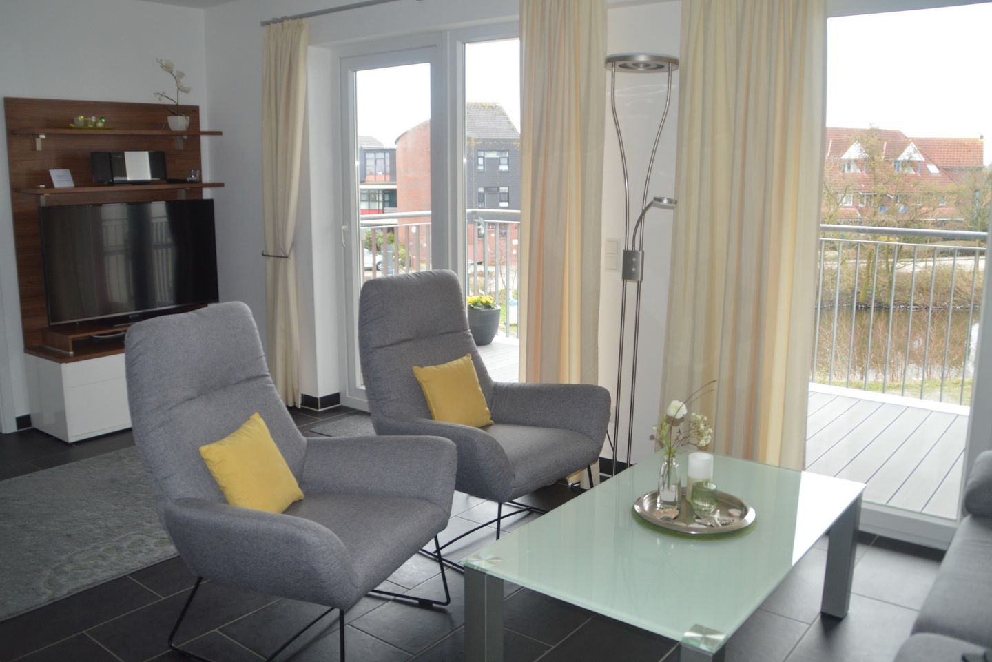 NordseeResort Friesland NordseeResort Friesland 51-2-S Schillig - Wohn-Essbereich mit Couch