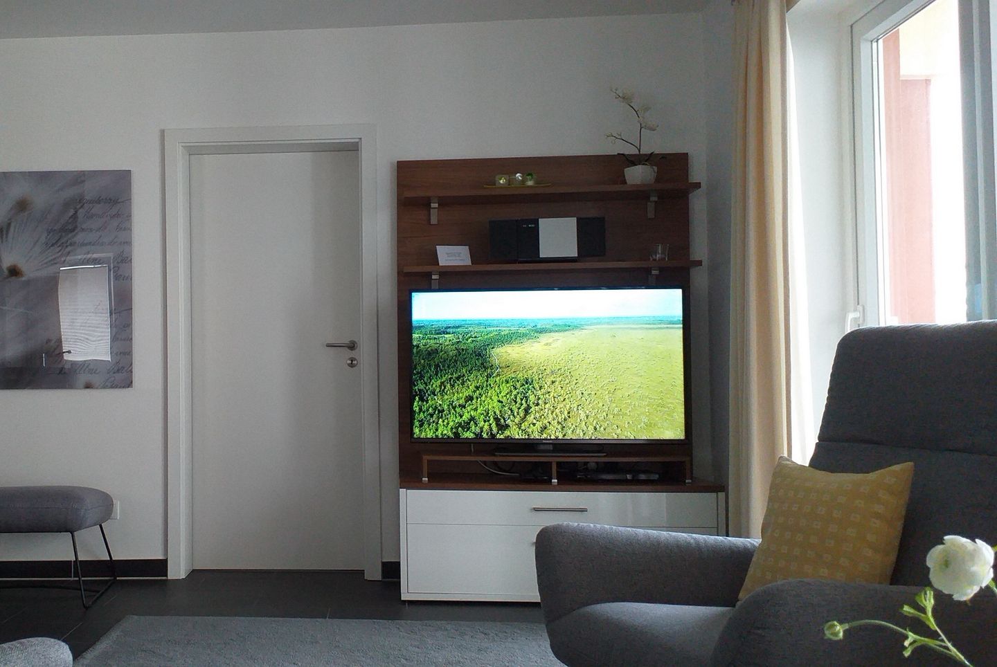 NordseeResort Friesland NordseeResort Friesland 51-2-S Schillig - Wohn-Essbereich mit Flatscreen-TV