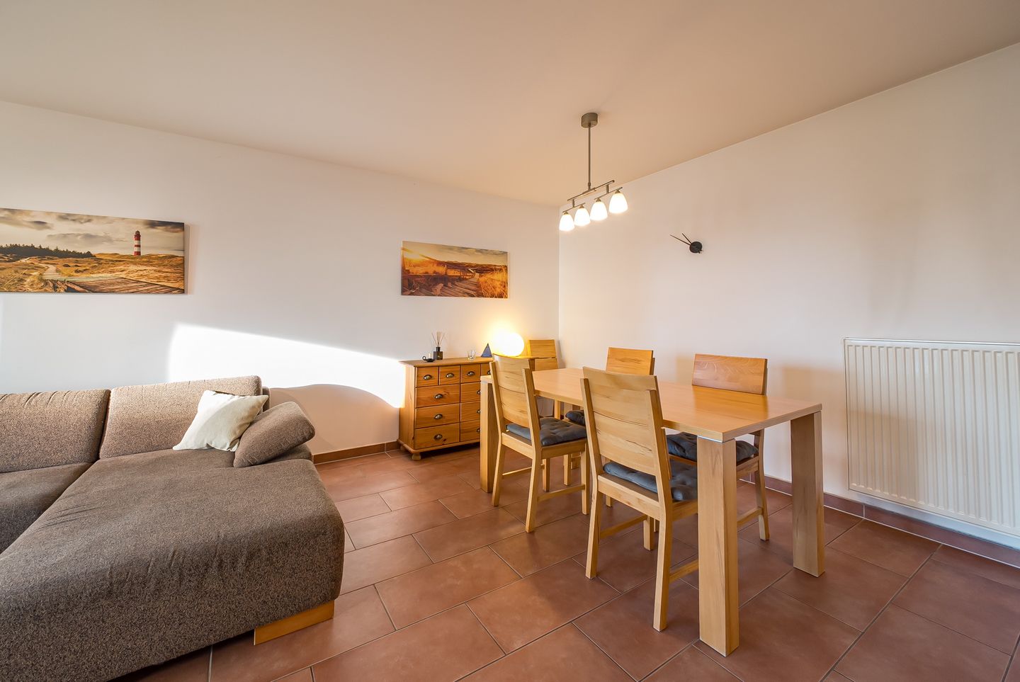 NordseeResort Friesland NordseeResort Friesland 51-1-M Schillig - Wohn-Essbereich mit Esstisch und Sitzgelegenheit