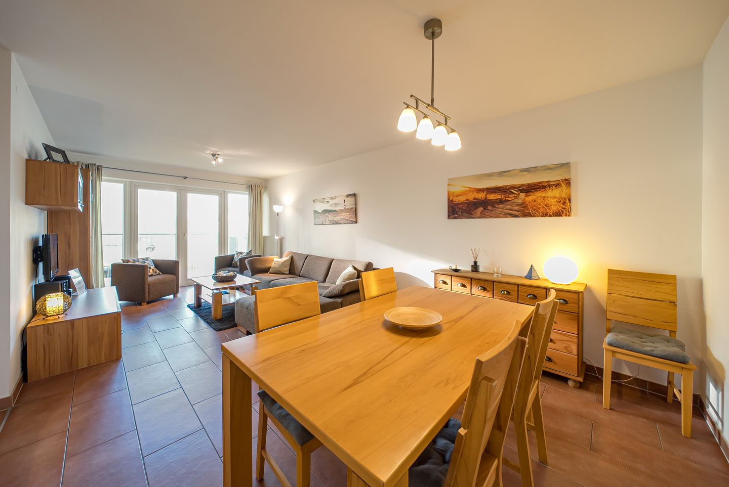 NordseeResort Friesland NordseeResort Friesland 51-1-M Schillig - Wohn-Essbereich mit Esstisch und Sitzgelegenheit