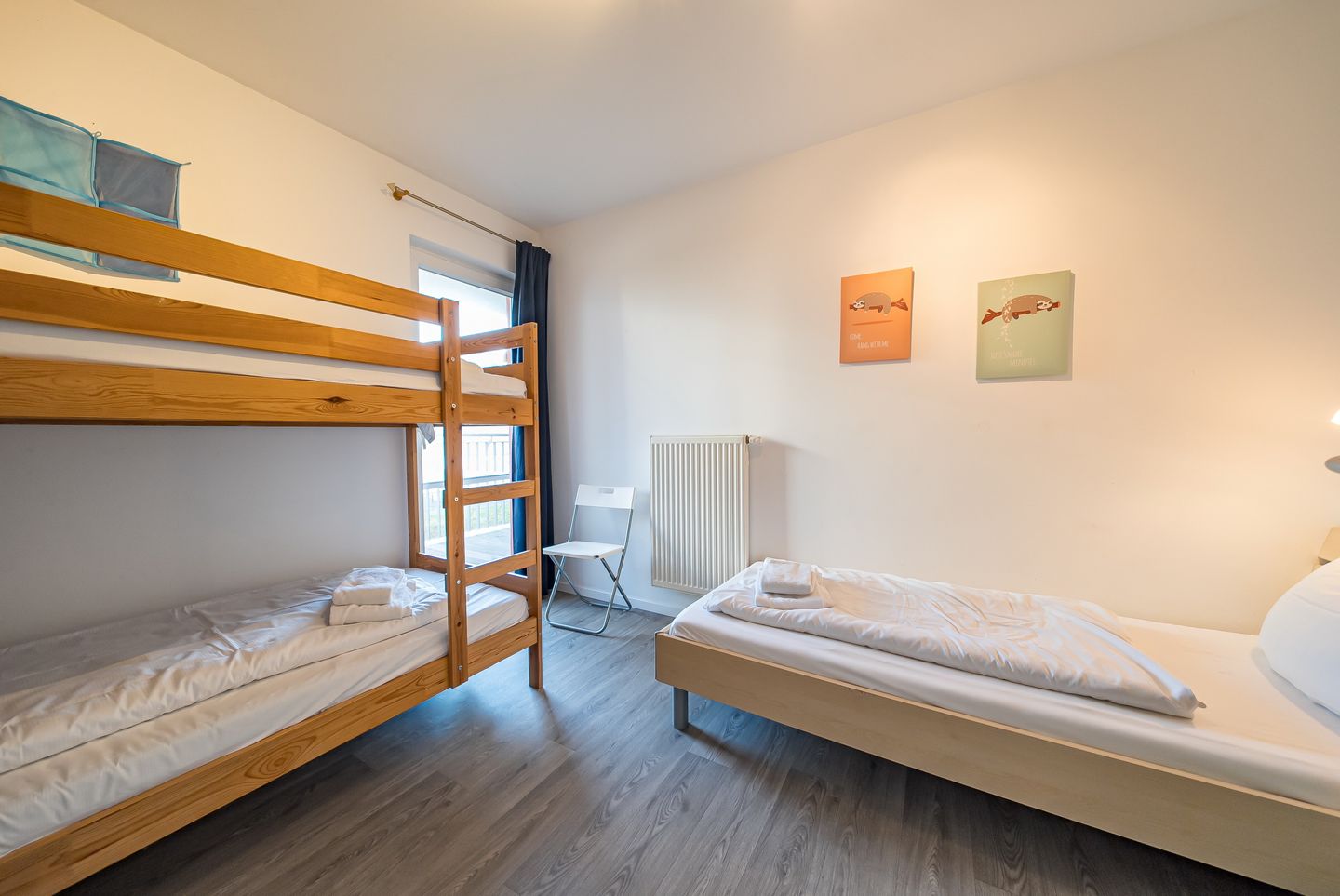 NordseeResort Friesland NordseeResort Friesland 51-1-M Schillig - Schlafzimmer mit Etagenbett und Einzelbett