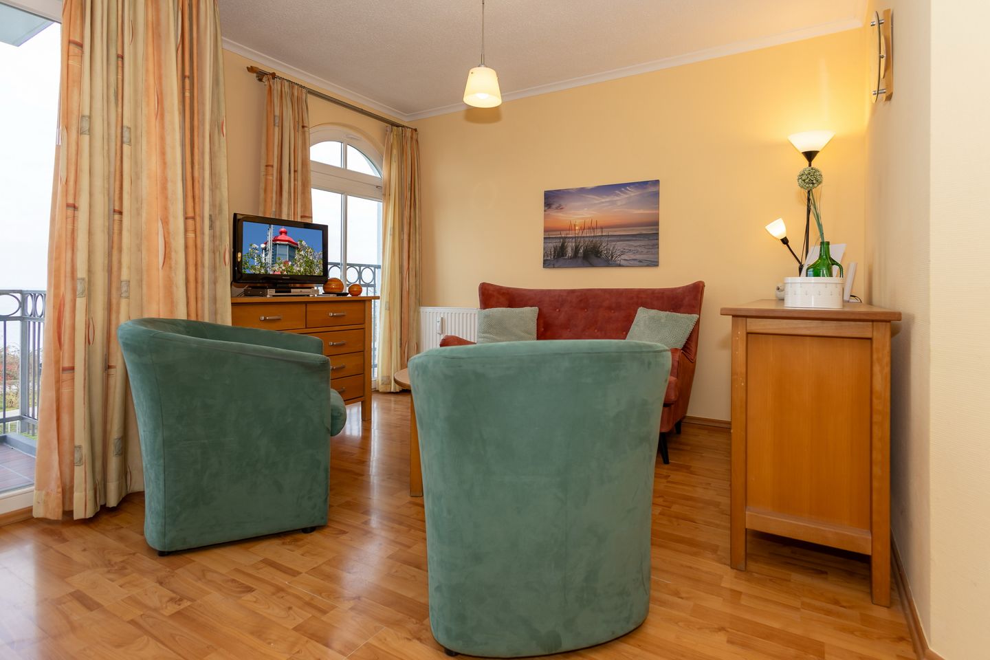 Apartmenthaus Atlantik Apartmenthaus Atlantik 212 Kühlungsborn - Wohn-Essbereich mit Couch