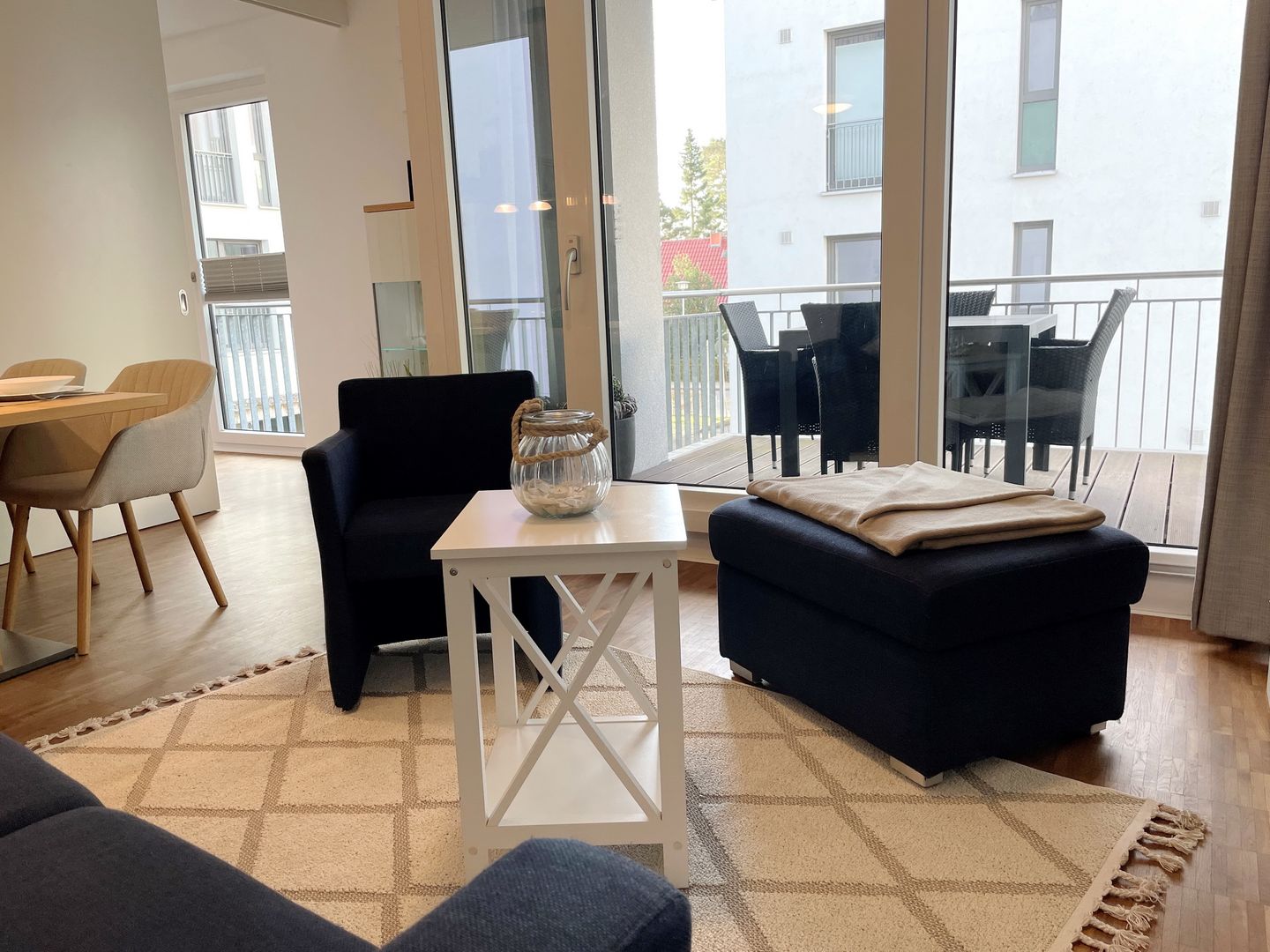 DünenResort Binz DünenResort Binz 419 Rügen - Wohn-Essbereich mit Couch