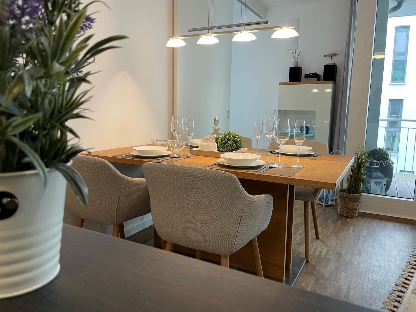 DünenResort Binz DünenResort Binz 419 Rügen - Wohn-Essbereich mit Esstisch und Sitzgelegenheit