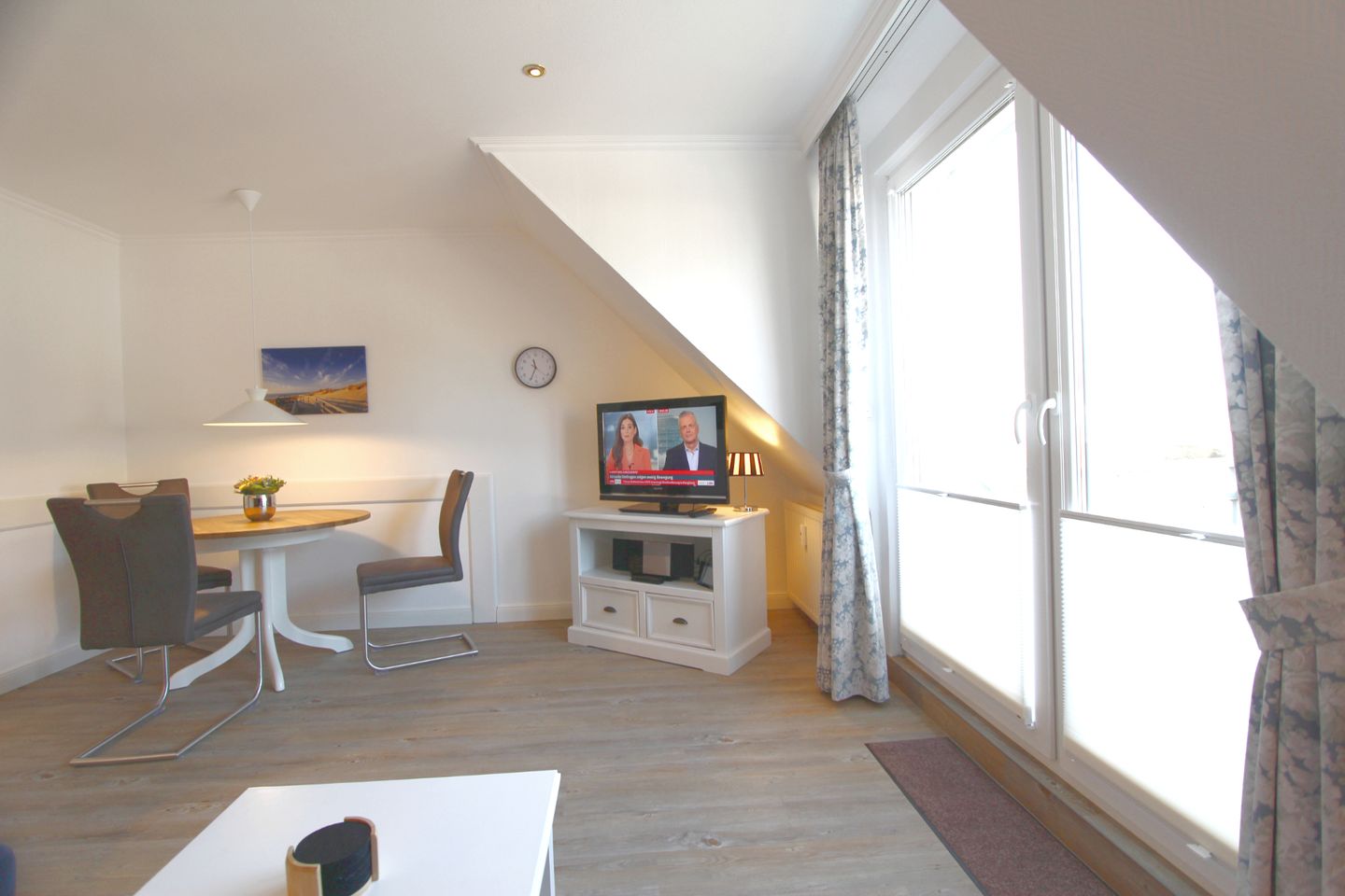 Trutz blanker Hans  - Dünenstr. 19, App. 12 Wenningstedt - Wohnzimmer