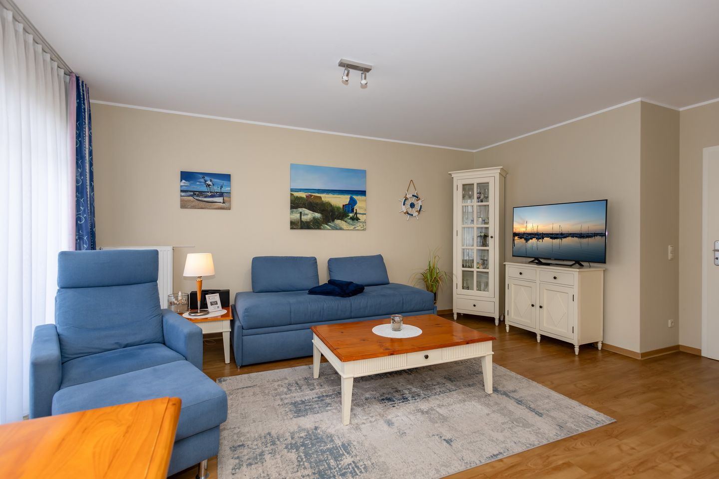 Urlaubsräume am Meer Urlaubsräume am Meer 1-11 Kühlungsborn - Wohn-Essbereich mit Couch