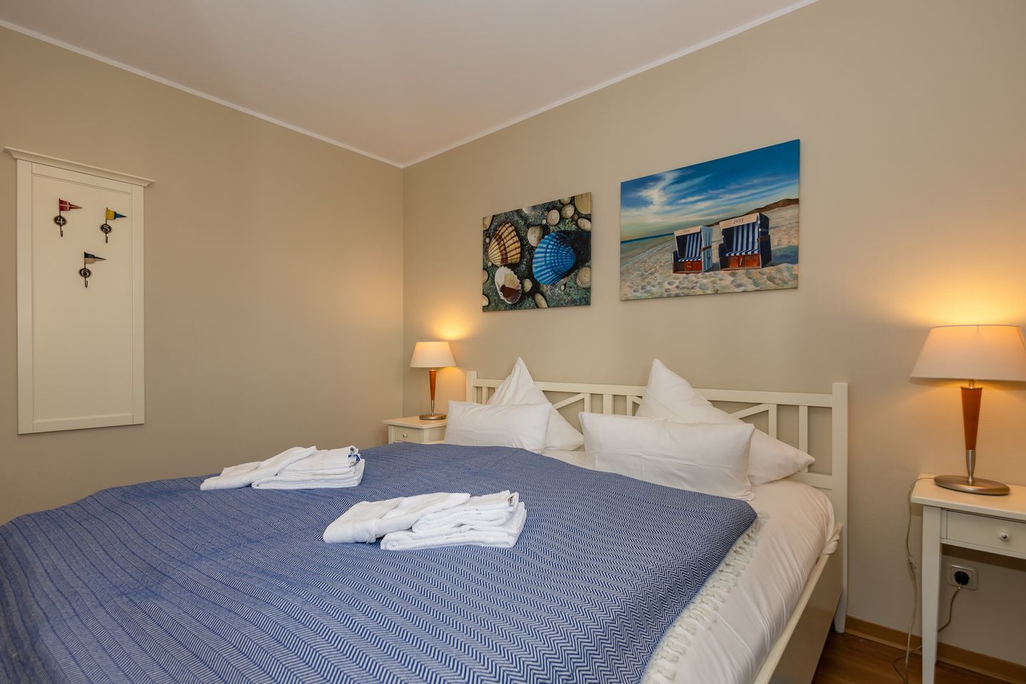 Urlaubsräume am Meer Urlaubsräume am Meer 1-11 Kühlungsborn - Schlafzimmer mit Doppelbett