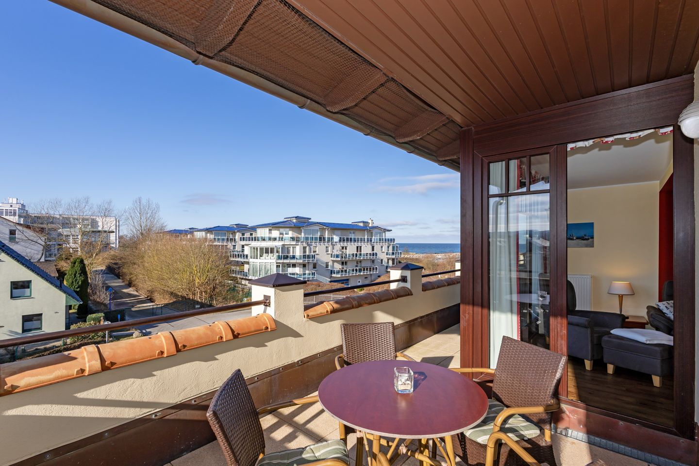 Urlaubsräume am Meer Urlaubsräume am Meer 1-18 Kühlungsborn - Balkon mit Gartenmöbeln