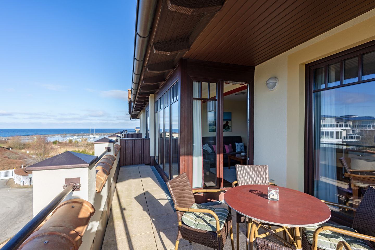 Urlaubsräume am Meer Urlaubsräume am Meer 1-18 Kühlungsborn - Balkon mit Gartenmöbeln