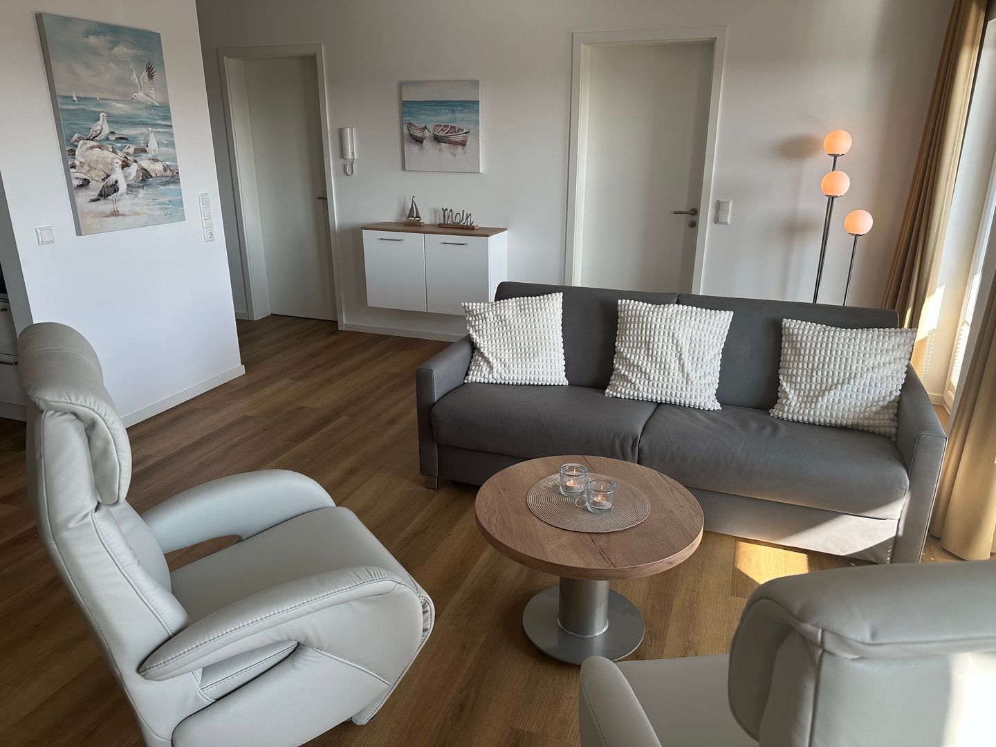 NordseeResort Friesland Nordseeresort Friesland 50-3-m Schillig - Wohn-Essbereich mit Couch